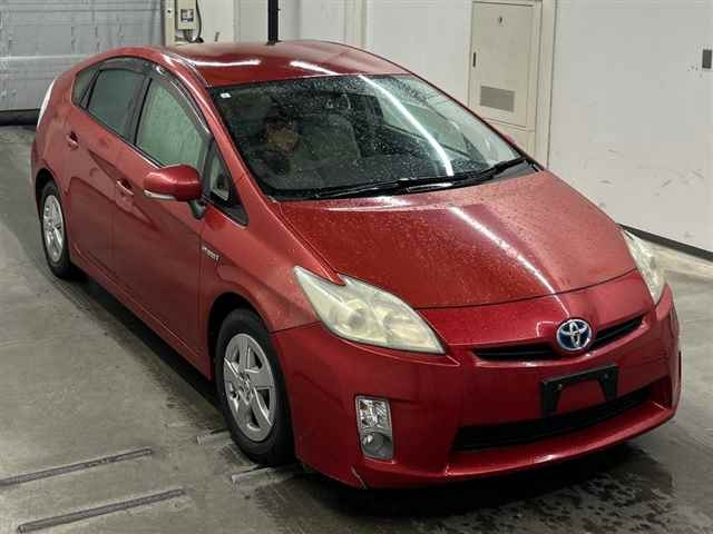 TOYOTA PRIUS — фото