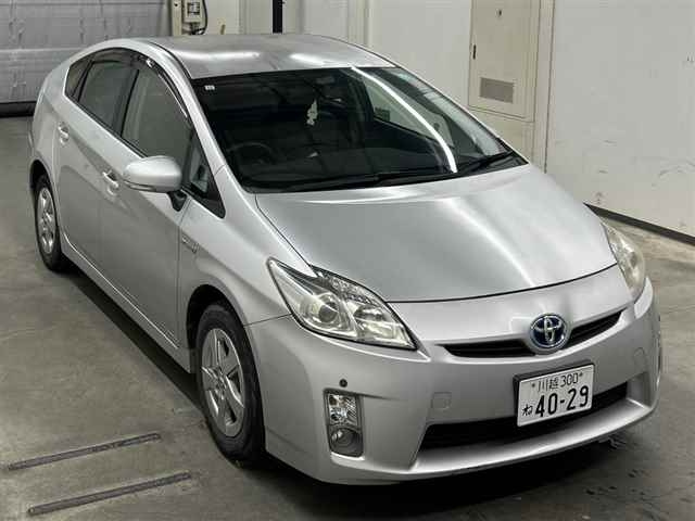 TOYOTA PRIUS — фото