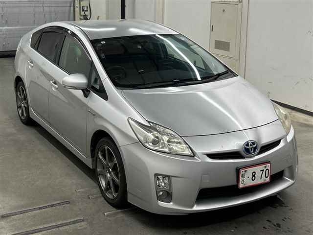 TOYOTA PRIUS — фото