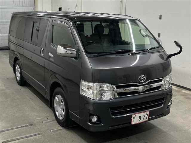 TOYOTA HIACE — фото