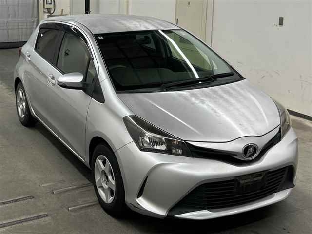TOYOTA VITZ — фото