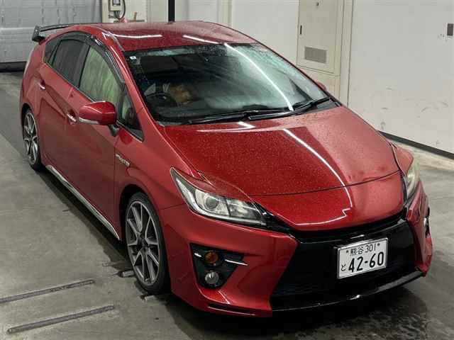 TOYOTA PRIUS — фото