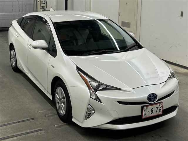 TOYOTA PRIUS — фото