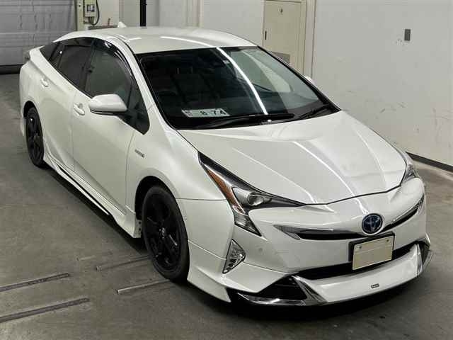TOYOTA PRIUS — фото
