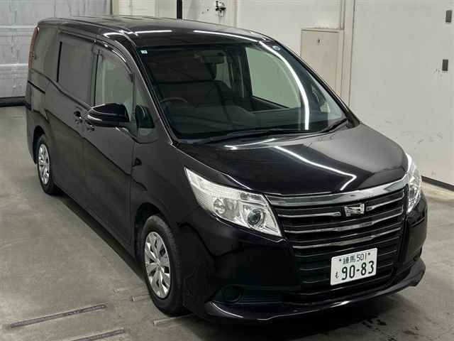 TOYOTA NOAH — фото