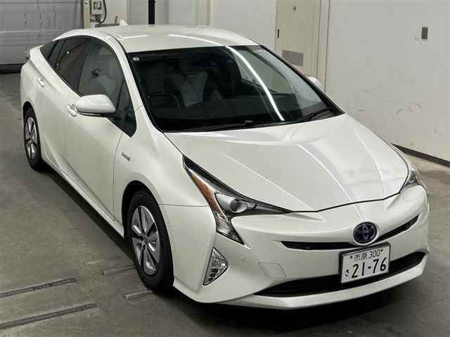 TOYOTA PRIUS — фото