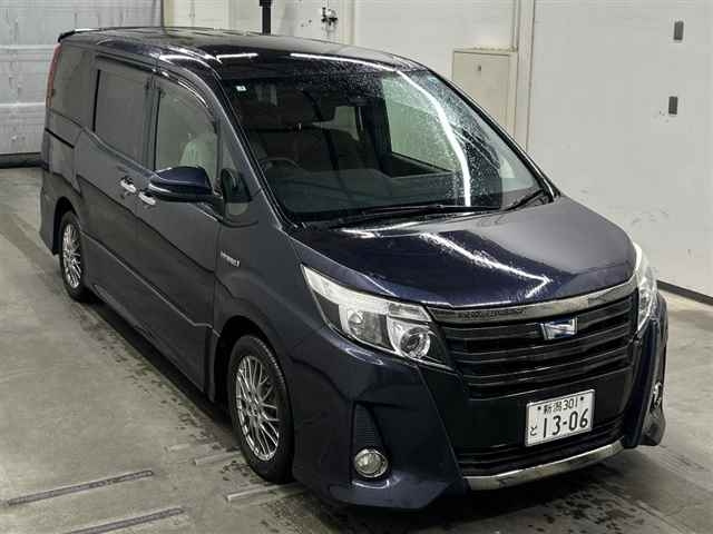 TOYOTA NOAH — фото