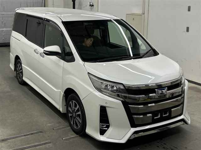 TOYOTA NOAH — фото