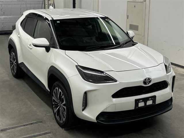 TOYOTA YARIS — фото