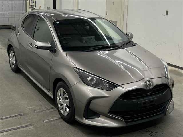 TOYOTA YARIS — фото