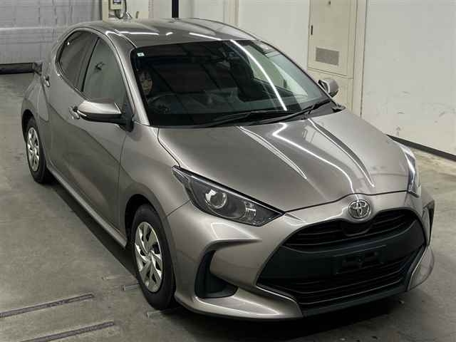 TOYOTA YARIS — фото