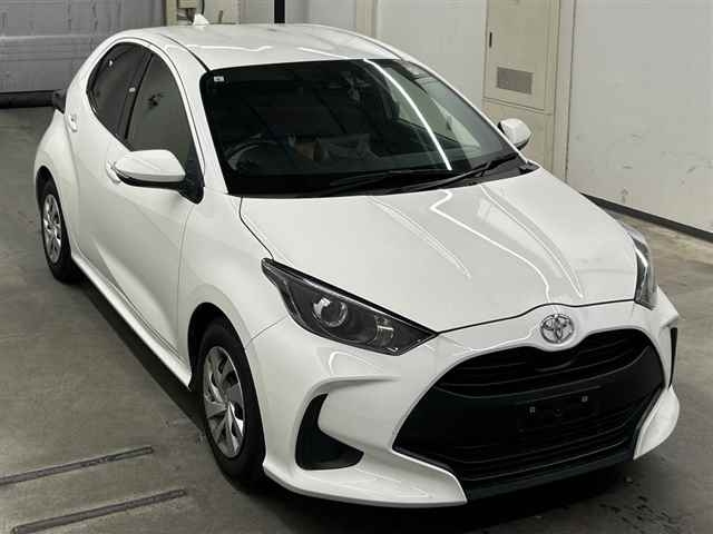 TOYOTA YARIS — фото