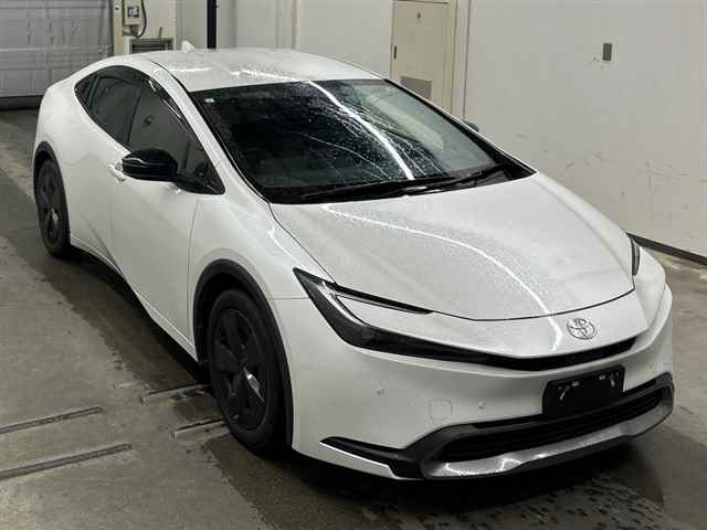 TOYOTA PRIUS — фото