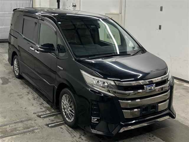 TOYOTA NOAH — фото