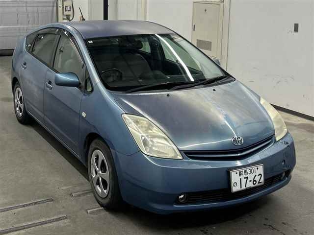 TOYOTA PRIUS — фото