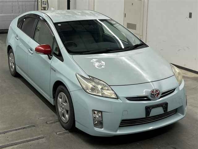 TOYOTA PRIUS — фото