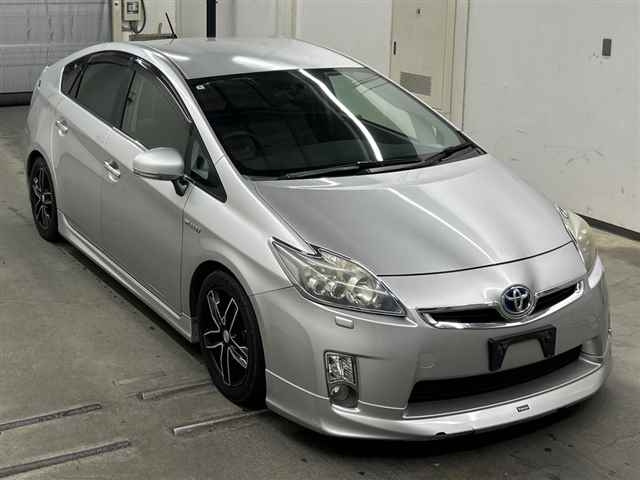 TOYOTA PRIUS — фото