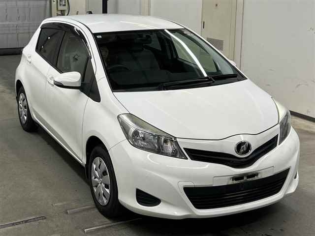TOYOTA VITZ — фото