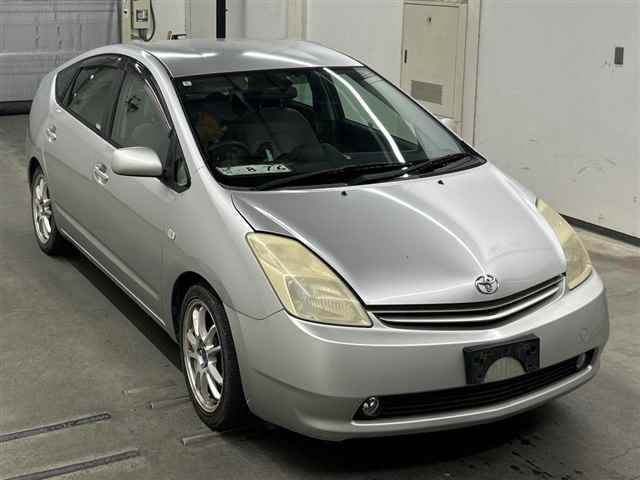 TOYOTA PRIUS — фото