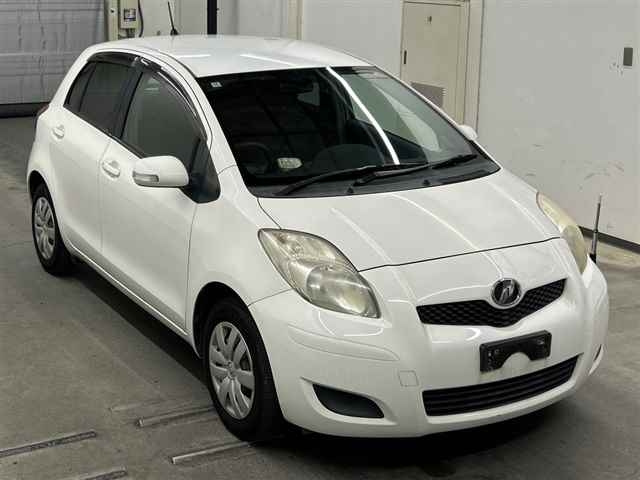 TOYOTA VITZ — фото