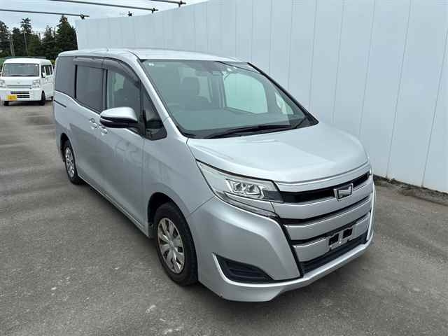 TOYOTA NOAH — фото