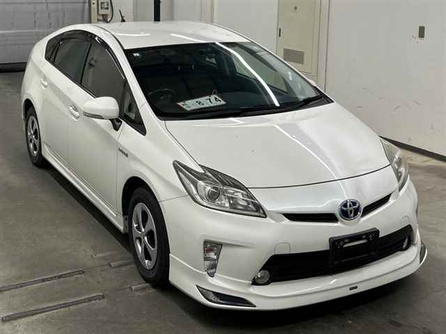 TOYOTA PRIUS — фото
