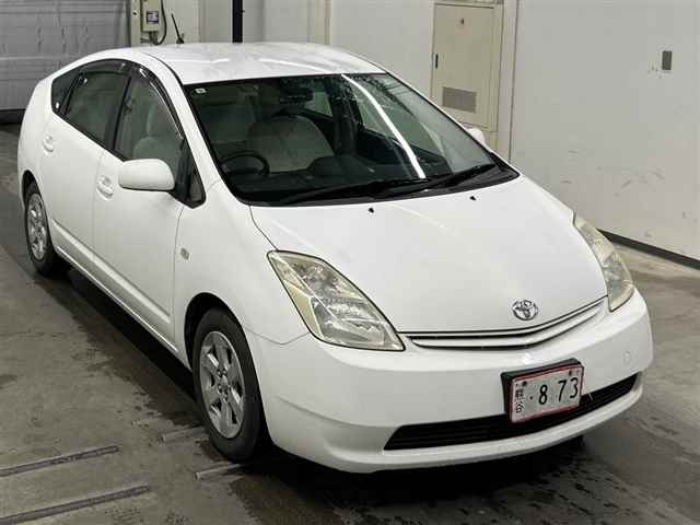 TOYOTA PRIUS — фото