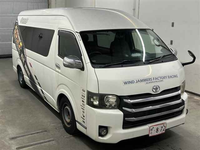 TOYOTA HIACE — фото