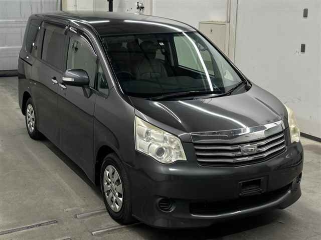 TOYOTA NOAH — фото