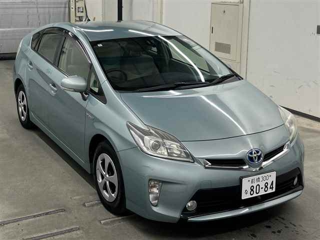 TOYOTA PRIUS — фото