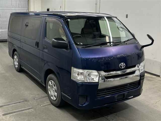 TOYOTA HIACE — фото