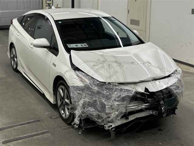 TOYOTA PRIUS — фото