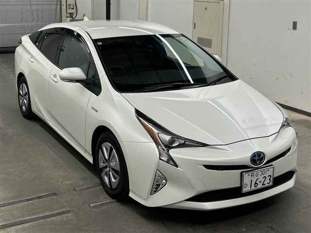 TOYOTA PRIUS — фото