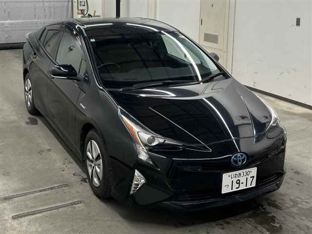 TOYOTA PRIUS — фото