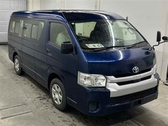 TOYOTA HIACE — фото