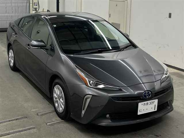 TOYOTA PRIUS — фото