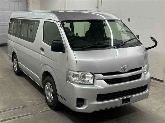 TOYOTA HIACE — фото