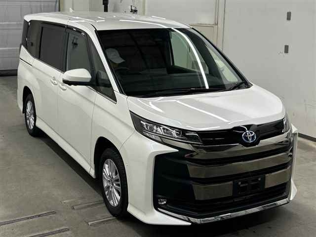 TOYOTA NOAH — фото