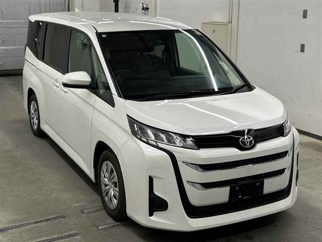 TOYOTA NOAH — фото