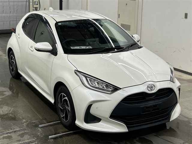 TOYOTA YARIS — фото
