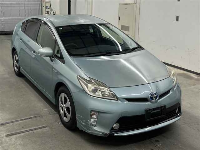 TOYOTA PRIUS — фото
