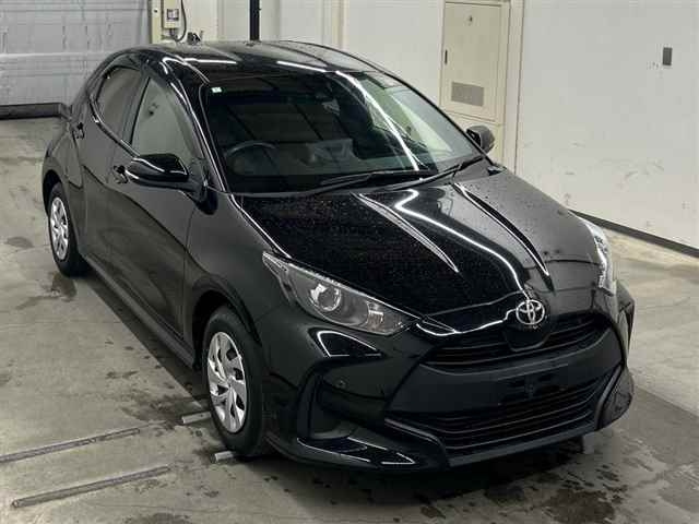 TOYOTA YARIS — фото
