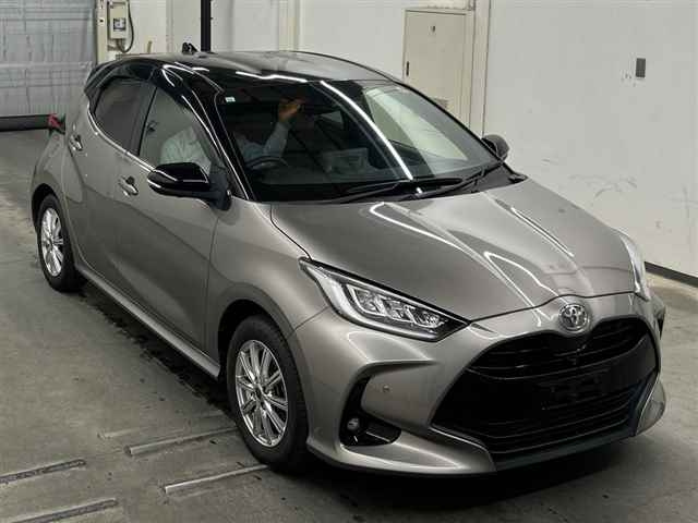 TOYOTA YARIS — фото