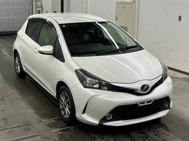TOYOTA VITZ — фото