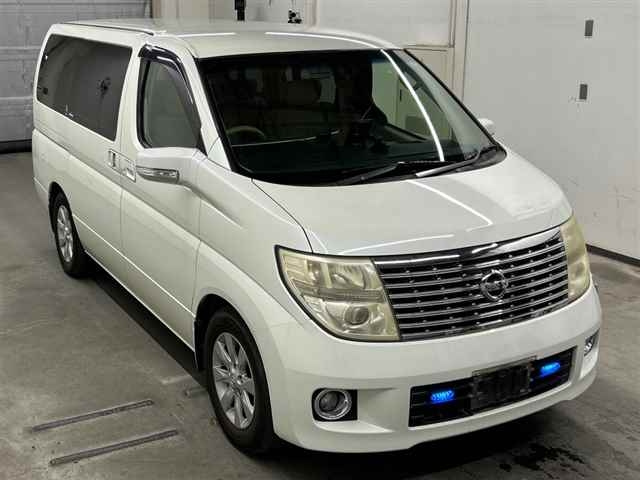 NISSAN ELGRAND — фото