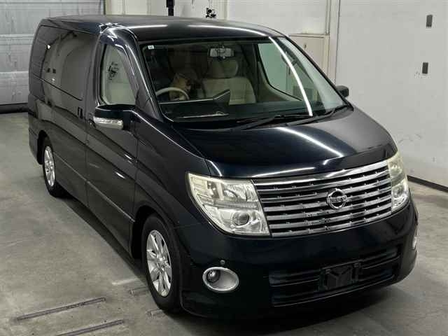 NISSAN ELGRAND — фото