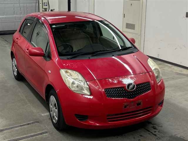 TOYOTA VITZ — фото