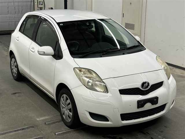 TOYOTA VITZ — фото
