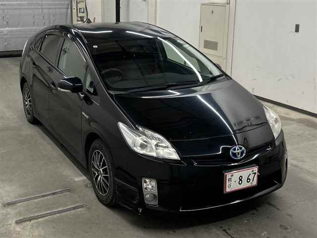 TOYOTA PRIUS — фото