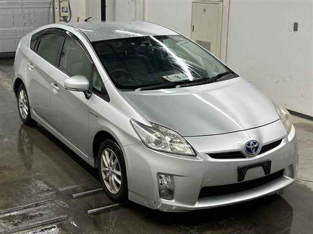 TOYOTA PRIUS — фото